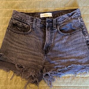 Abercrombie mid rise boyfriend short size 25